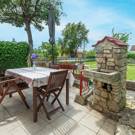 Vakantiehuis Lovely In With Kitchen Kanfanar